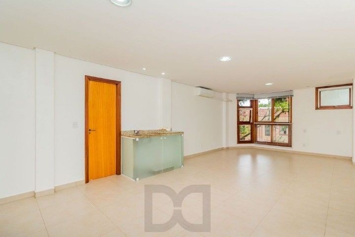 Sala,bairro Petrópolis, com ampla metragem,43,20M2, conservação impecável — foto 5