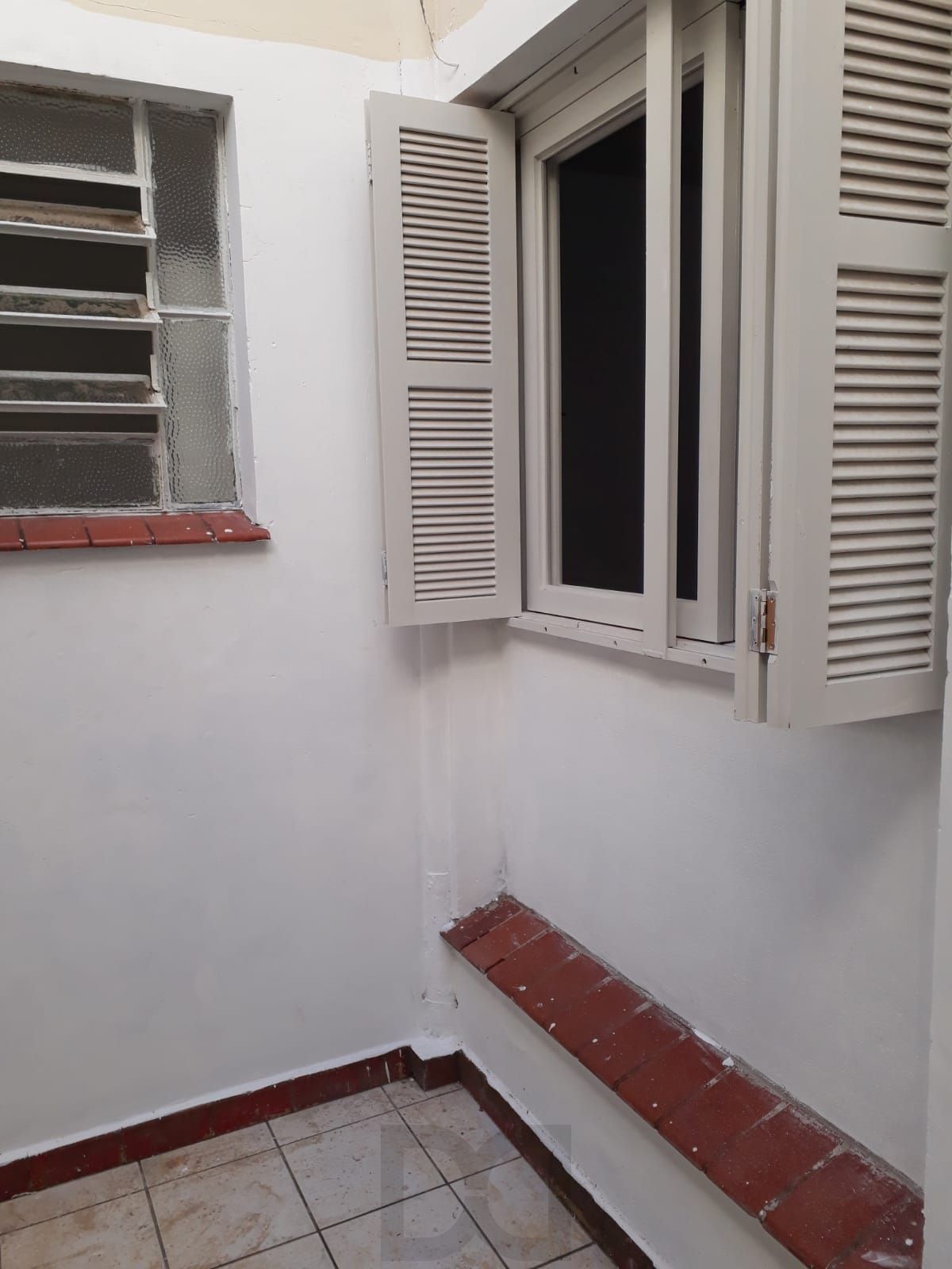 Kitnet desocupada no Menino Deus - Porto Alegre - Preço atrativo! — foto 1