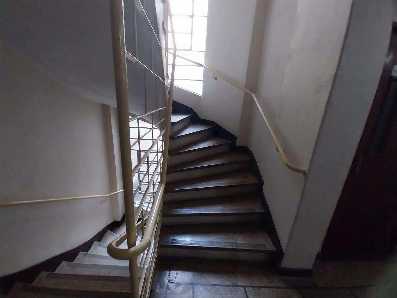Oportunidade Excelente Apartamento 1D Mobiliado 2 piso com elevador Cidade Baixa. — foto 60