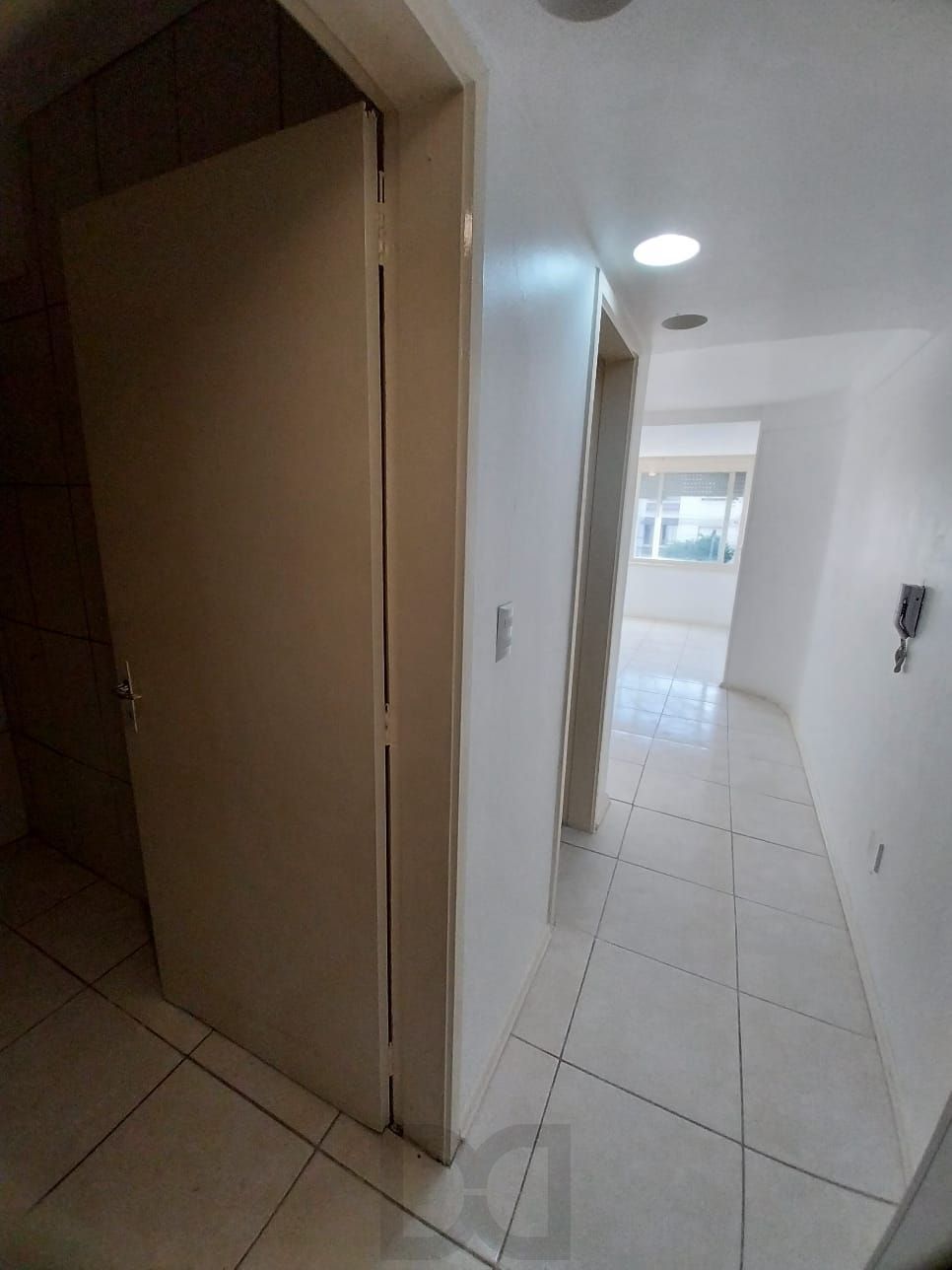 JK na Cidade Baixa, 2 piso, elevador, Preço atrativo. — foto 41