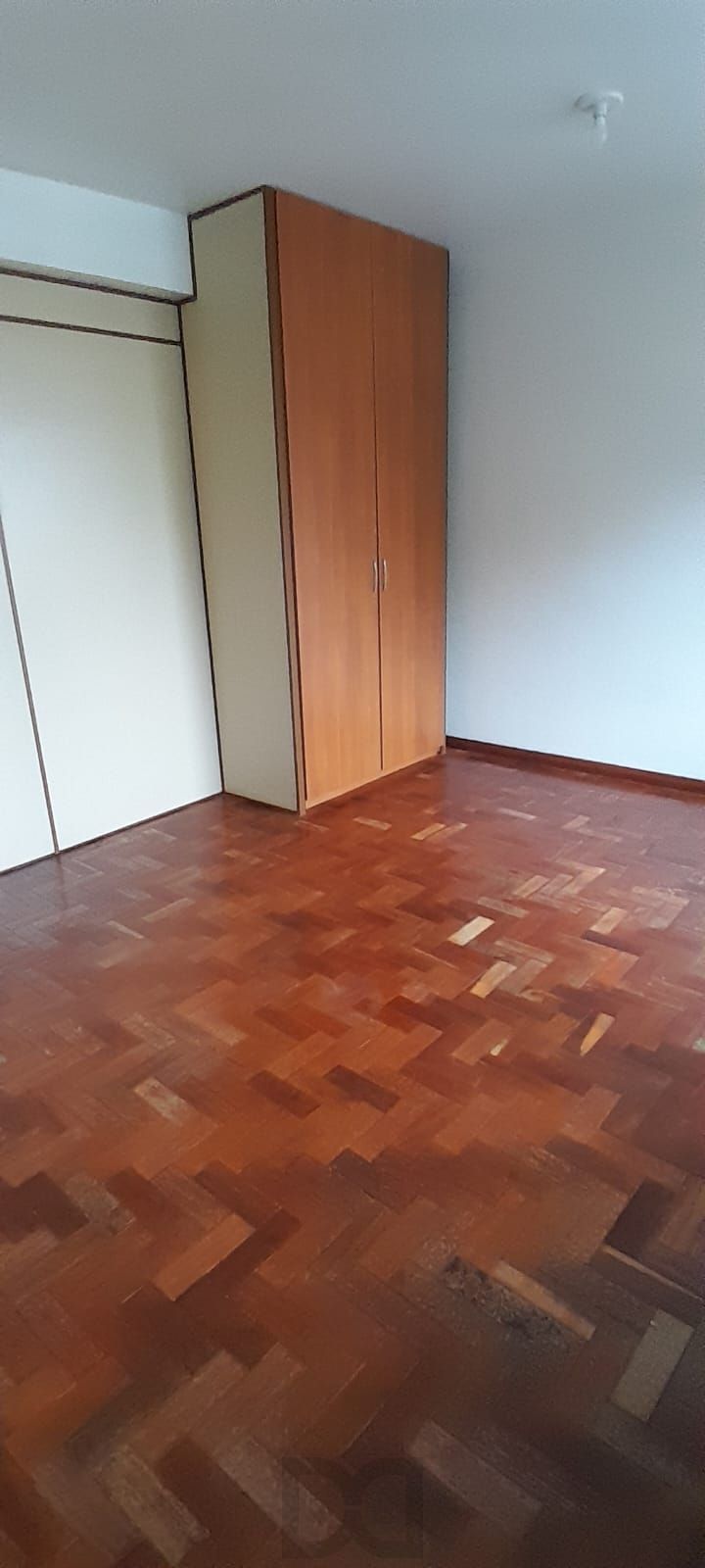 Prédio com 06 apartamentos, 02 Coberturas, com vagas. Bairro Independência. — foto 38