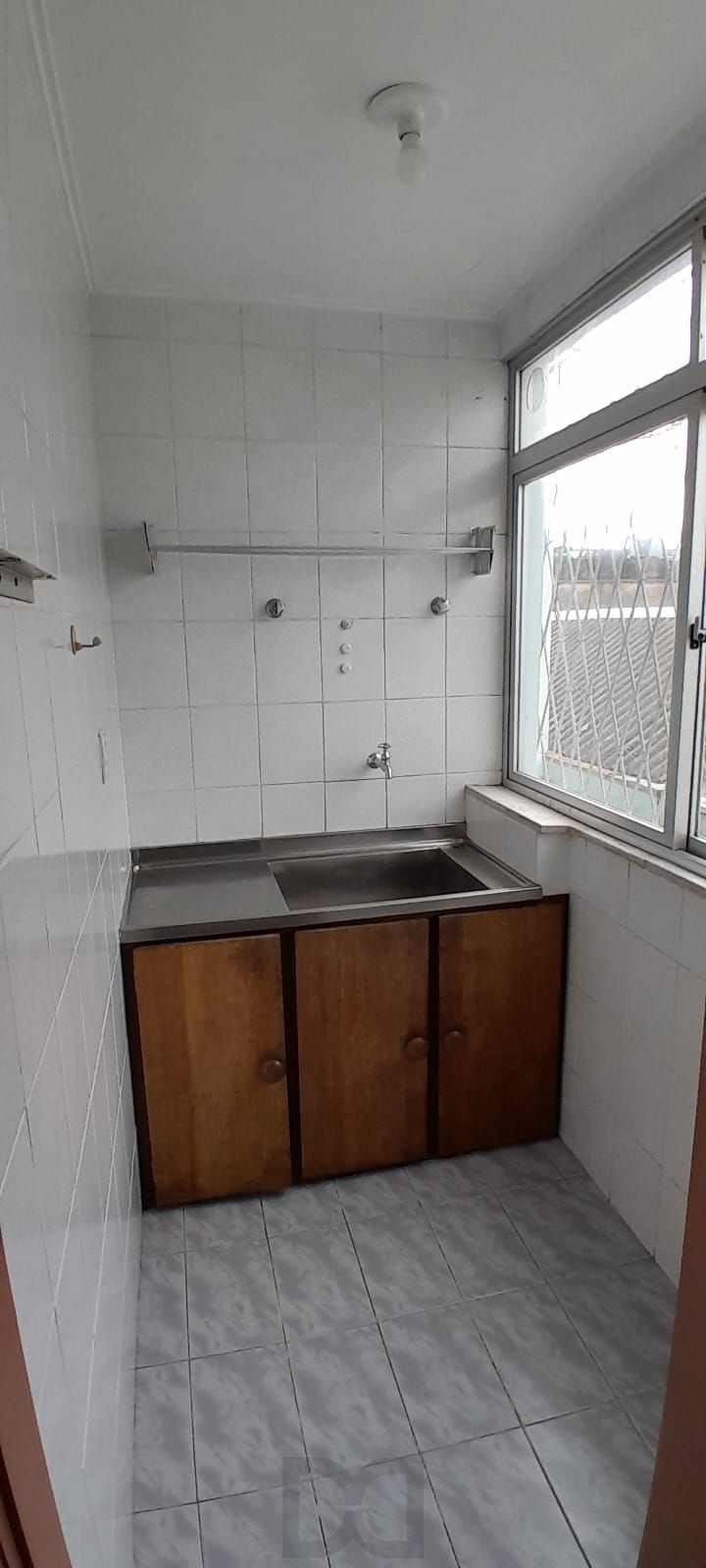 Prédio com 06 apartamentos, 02 Coberturas, com vagas. Bairro Independência. — foto 35