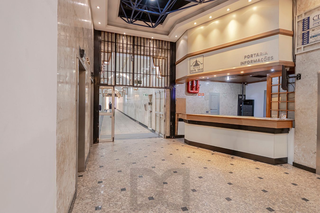 OPORTUNIDADE - Conjunto Comercial, meio andar inteiro com várias salas e salão! — foto 57