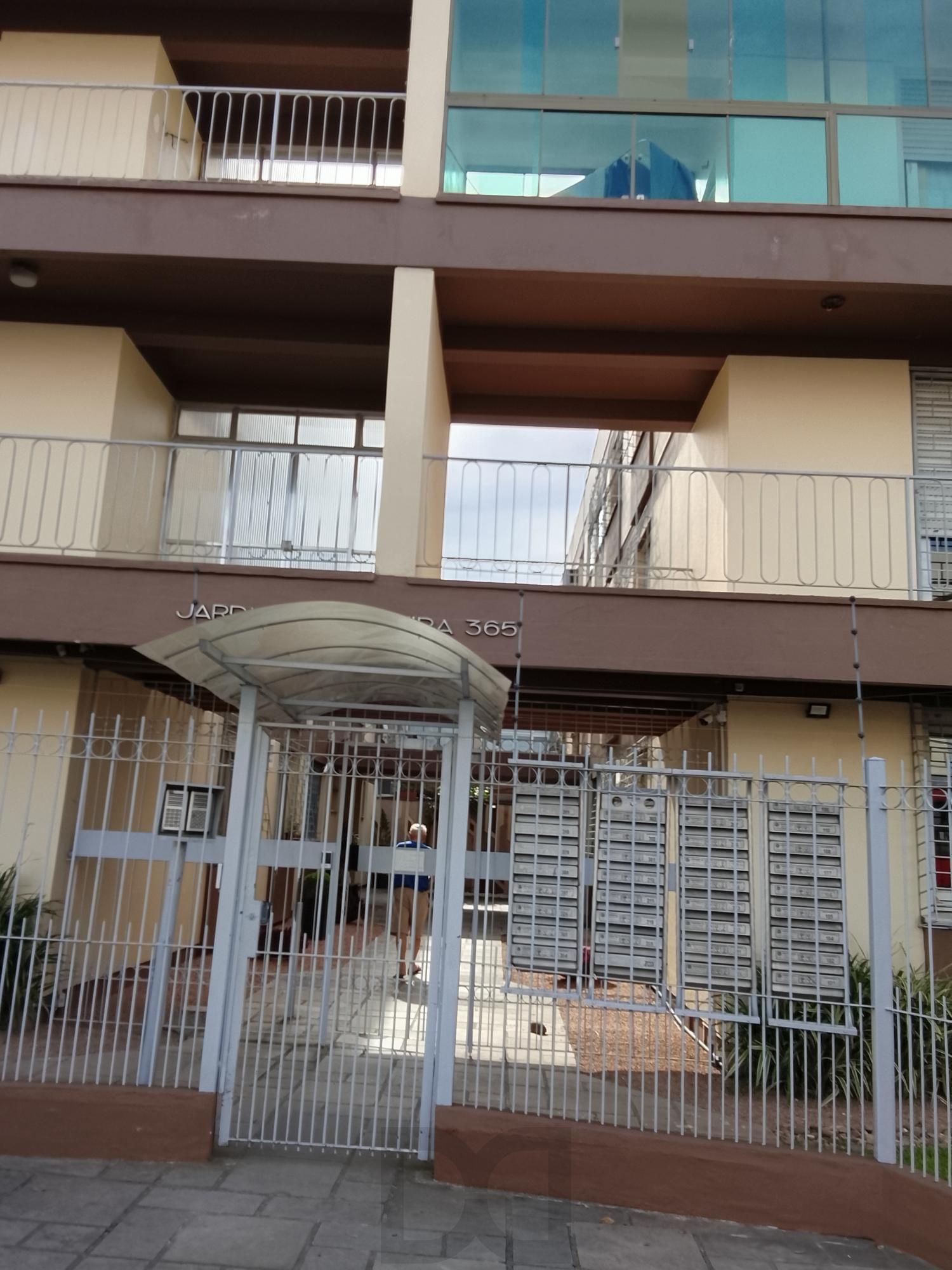 Ótimo apartamento 1D, desocupado na Medianeira, preço atrativo. — foto 1