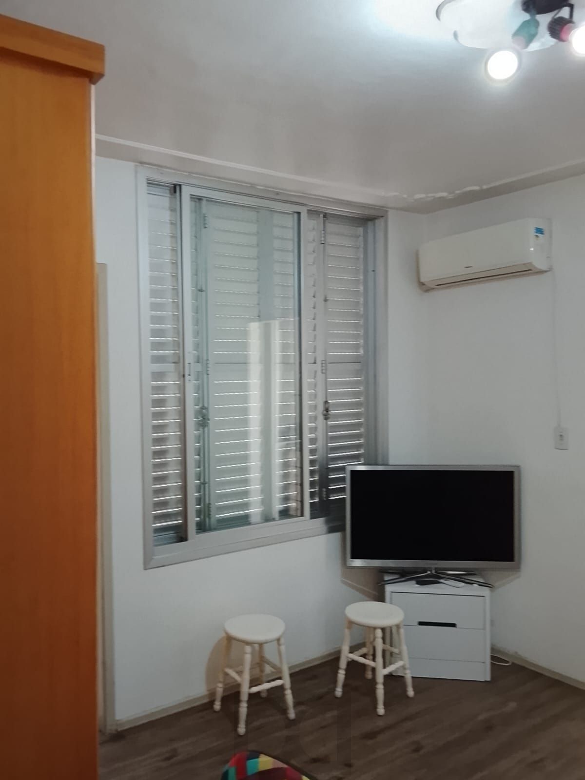 JKZÃO SALA QUARTO CONJUGADOS, COZINHA COM ÁREA DE SERVIÇO E BANHEIRO, C. BAIXA Porto Alegre — foto 8