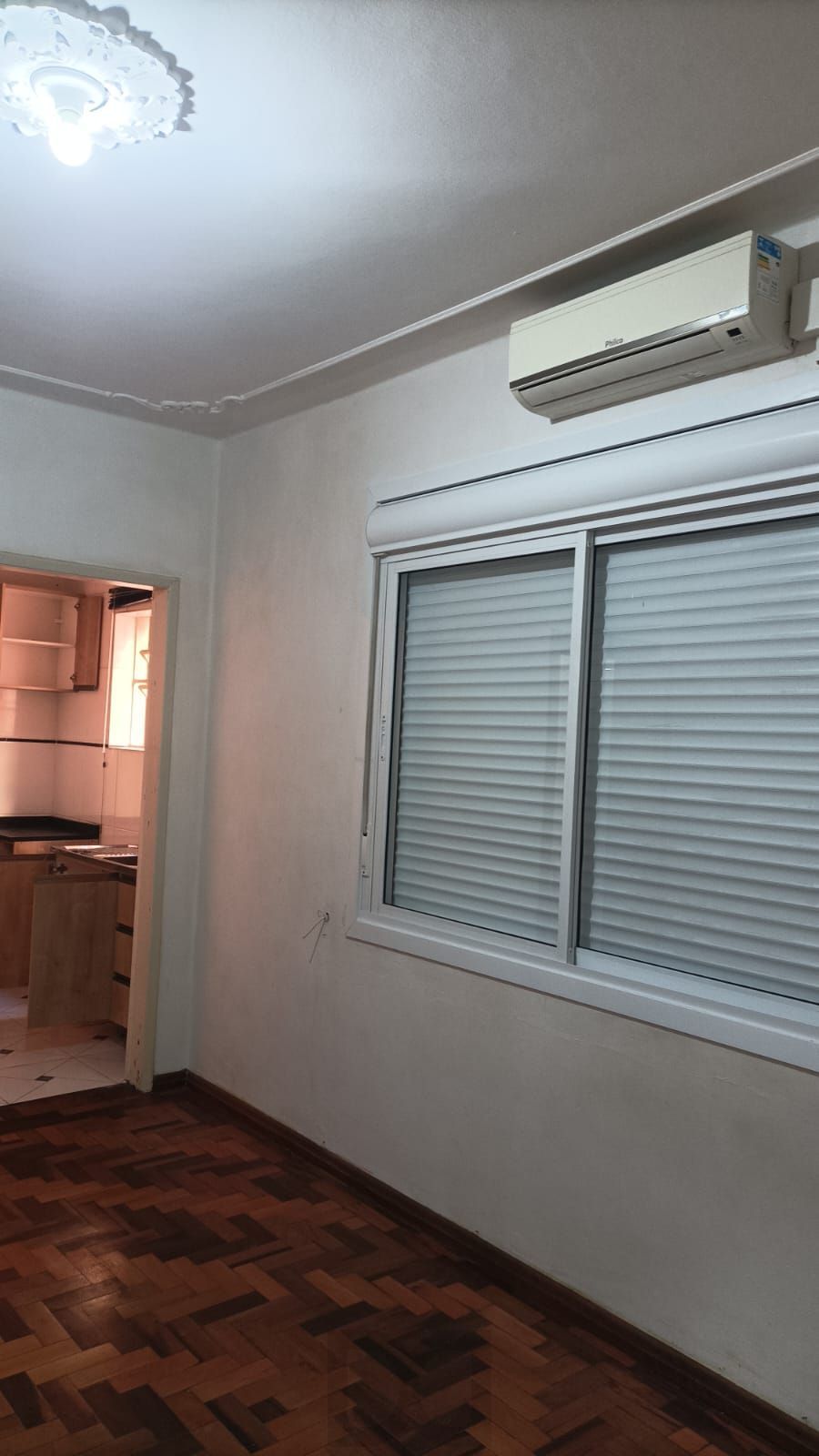 JK / Kitnet AMPLO Cidade Baixa - 1 lance de escada Preço atrativo — foto 12