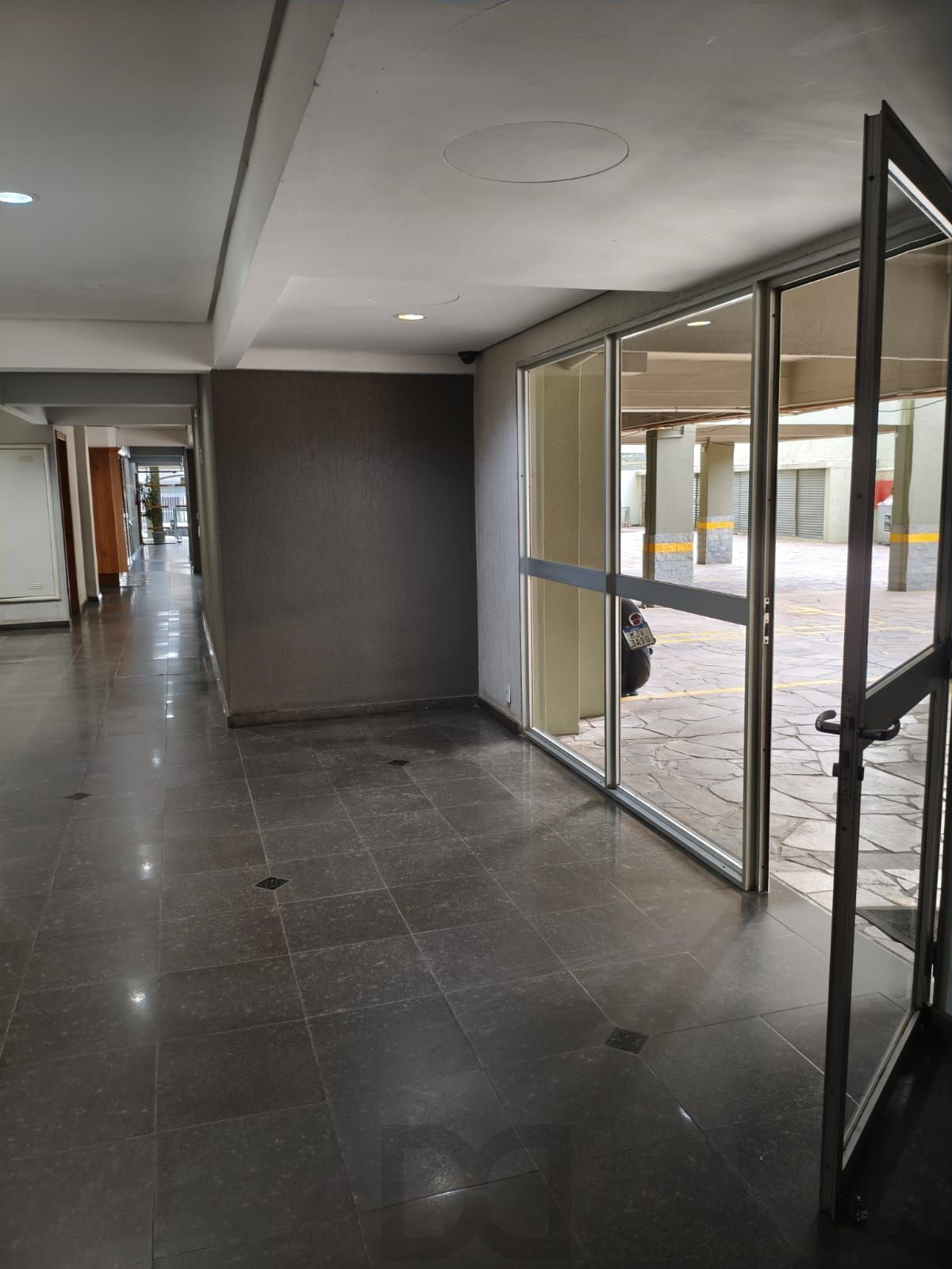 Oportunidade 2D, 2 Banheiros - Cidade Baixa - Porto Alegre - Preço Atrativo — foto 24