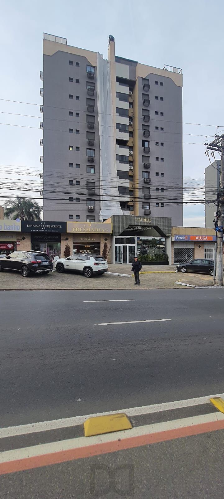 Excelente 2D C/Suíte e vaga coberta Três Figueiras - Porto Alegre — foto 2