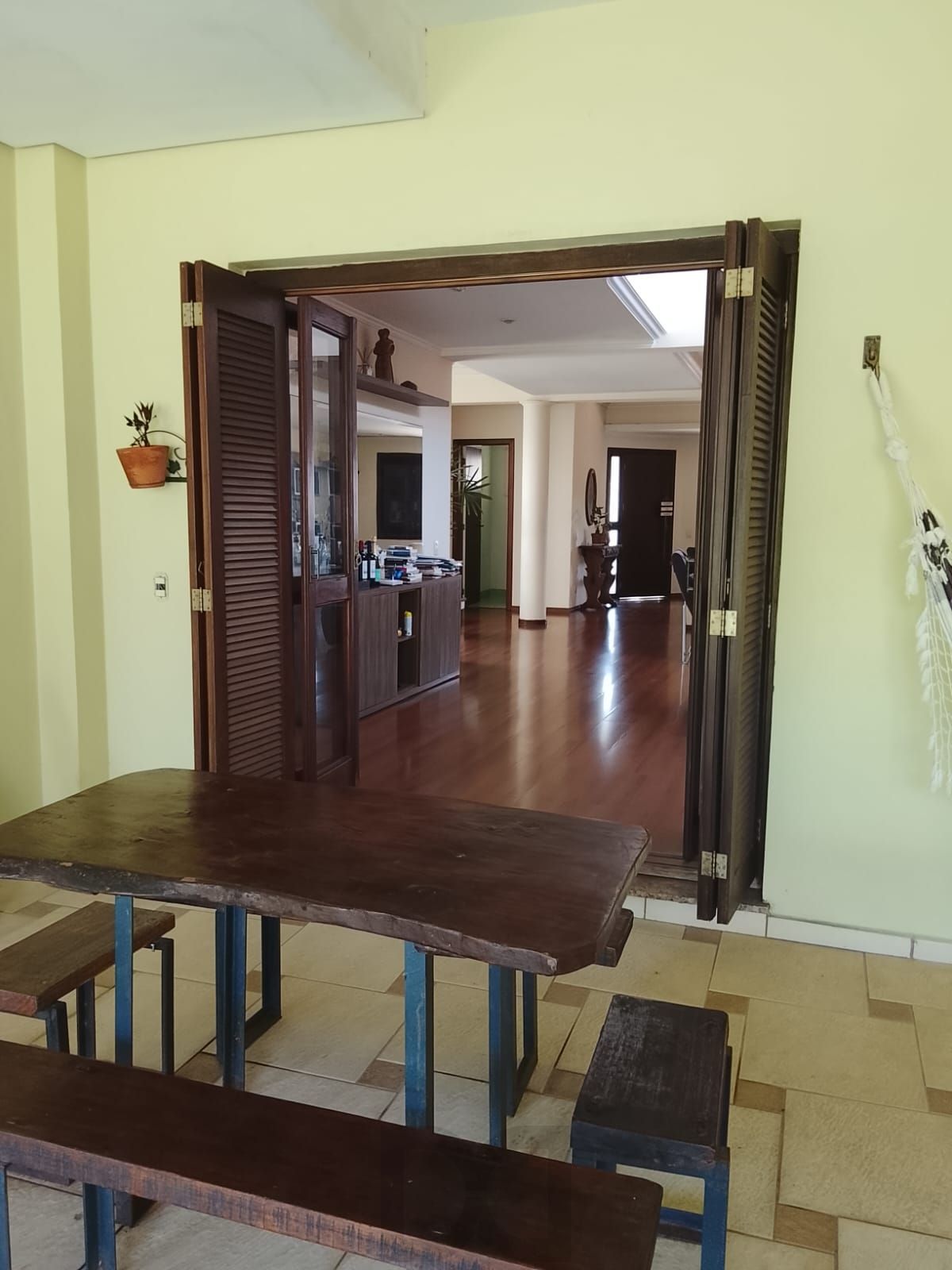 CASA / SOBRADO 5D e 10 vagas 3 Banheiros - Pátio enorme c/ Jacuzi e Pergolado - Living 3 ambientes - Sta Teresa — foto 14