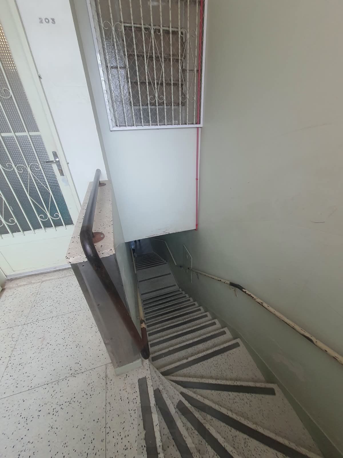 Excelente 2D de Frente com sacadinha na Cidade Baixa - Porto Alegre — foto 4