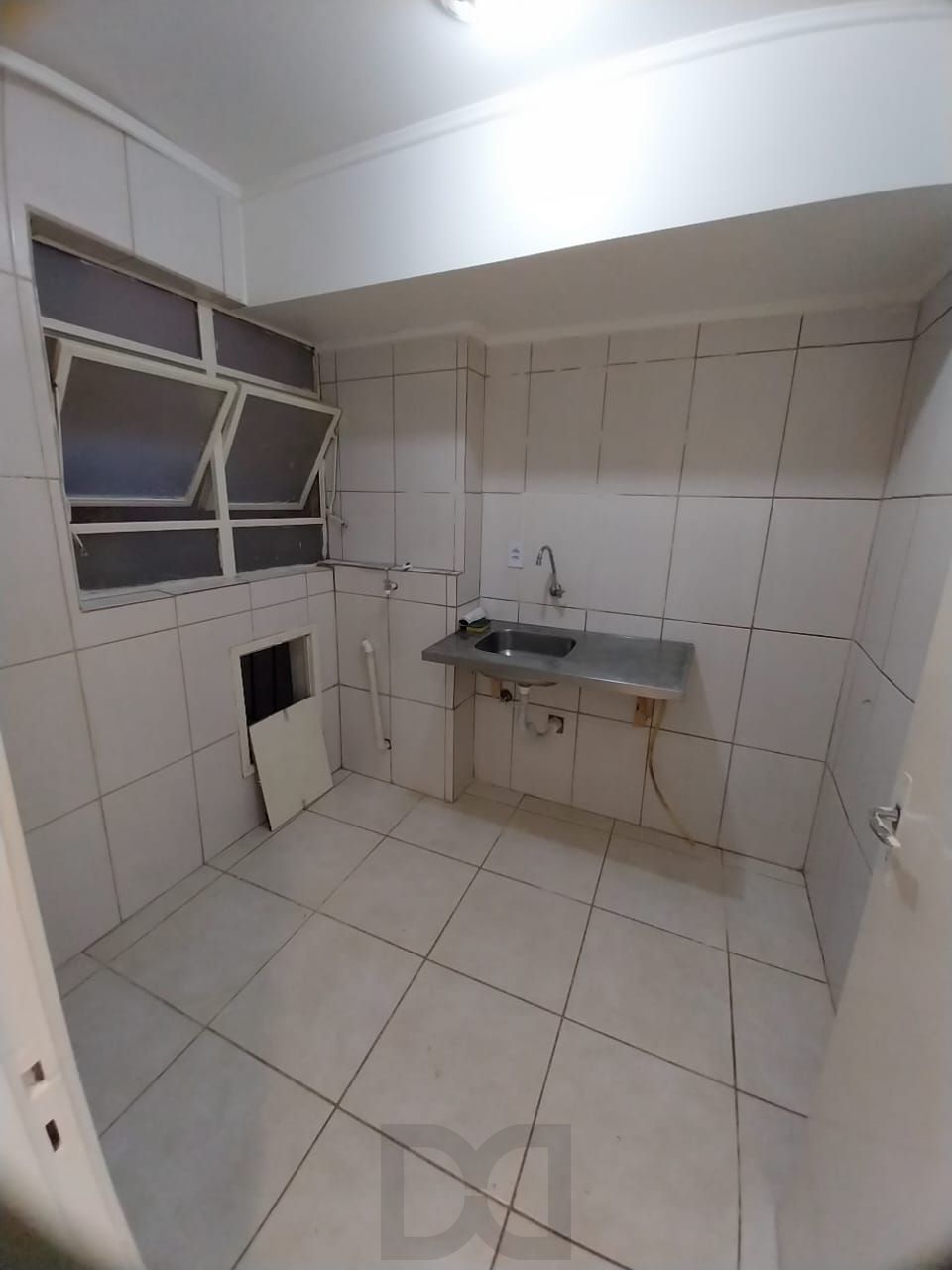 JK na Cidade Baixa, 2 piso, elevador, Preço atrativo. — foto 28