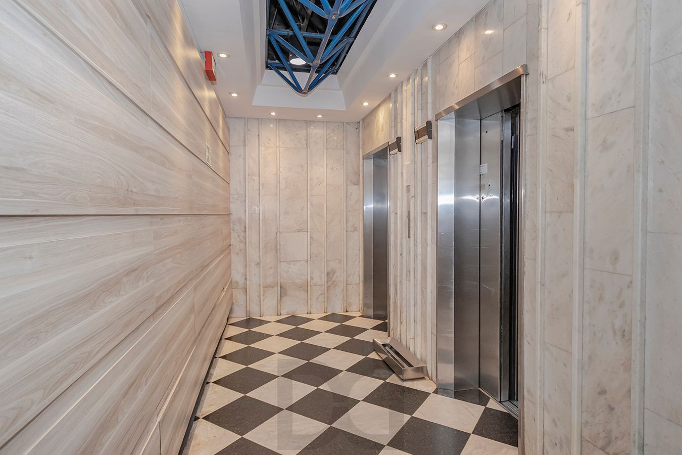 OPORTUNIDADE - Conjunto Comercial, meio andar inteiro com várias salas e salão! — foto 53