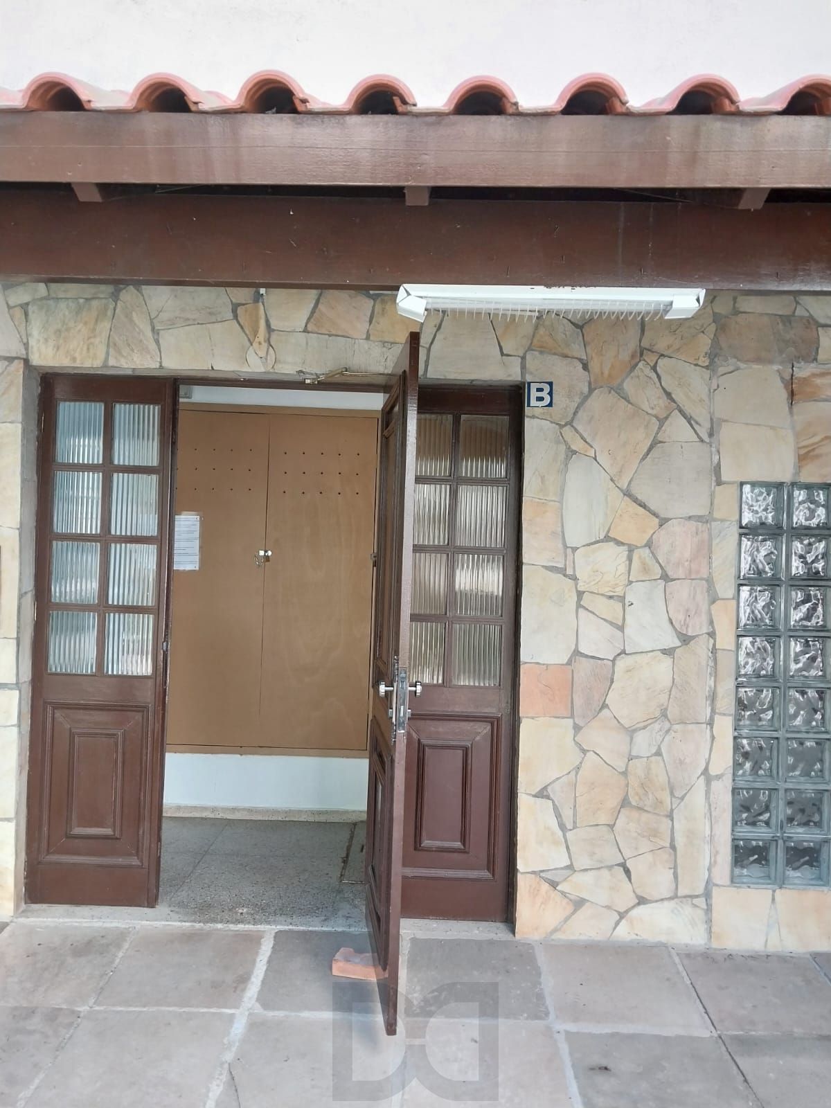 Apto 1D desocupado com BOX no Humaitá P. Alegre, Preço Atrativo — foto 4