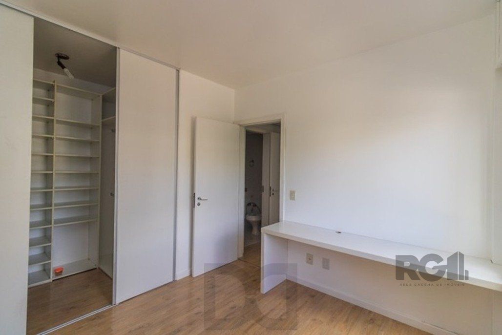 Apartamento 2 Dormitórios,Suíte,Elevador e Garagem no Bairro Santana — foto 8
