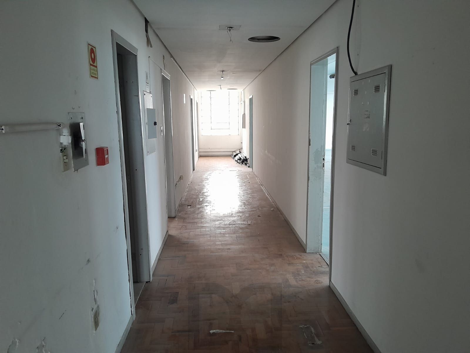 Salas com meio andar,para empresas ou órgãos públicos com 262,41m2 ,Centro — foto 15