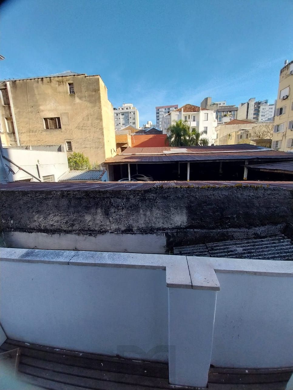 Oportunidade apto 2 dormitórios, c/ sacada em um deles e área de serviço. Centro Histórico P. Alegre. — foto 9