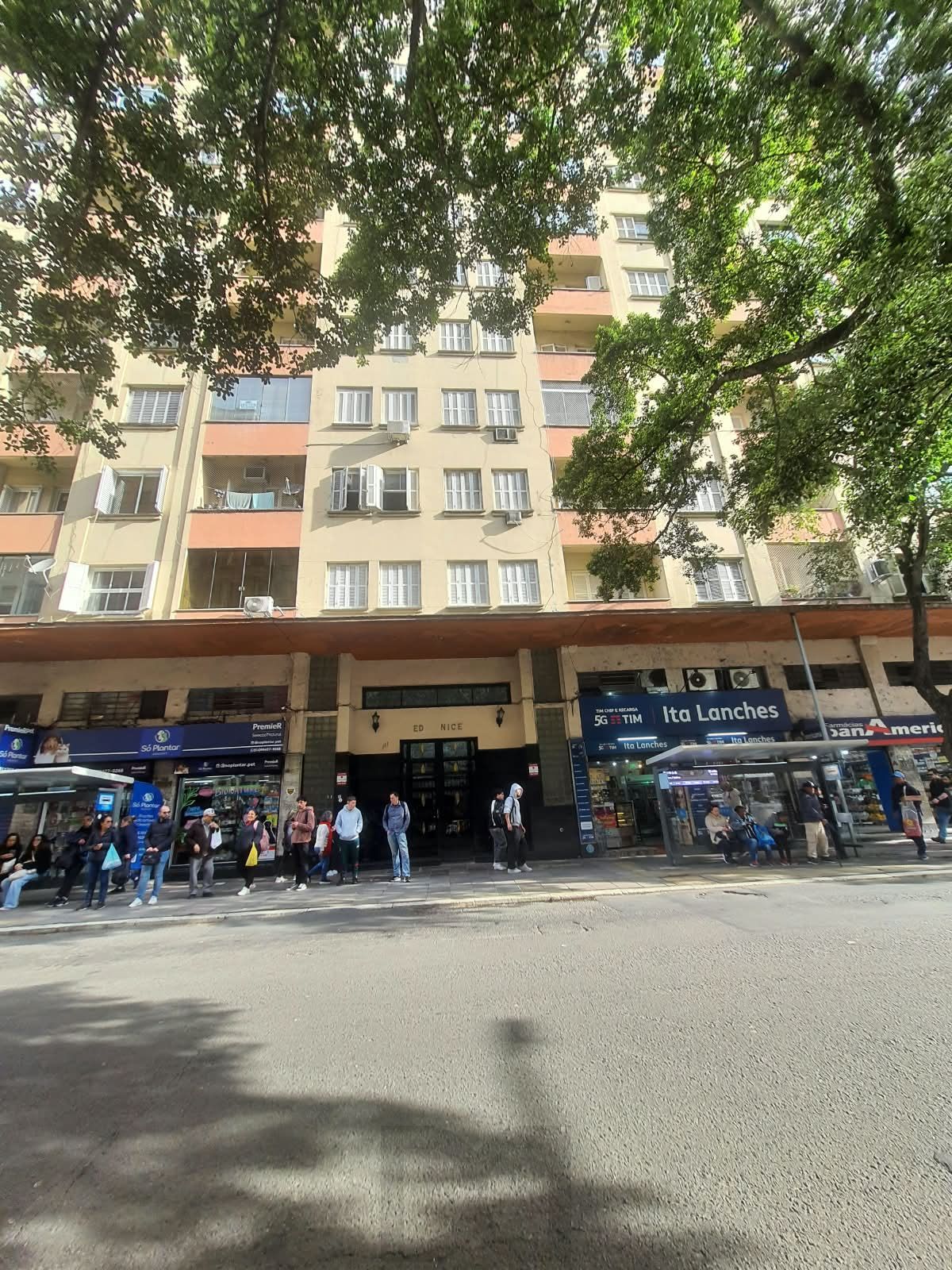 Conjunto comercial com Hall, 2 salas, sacada e Banheiro na Salgado filho - Centro Histórico! — foto 1