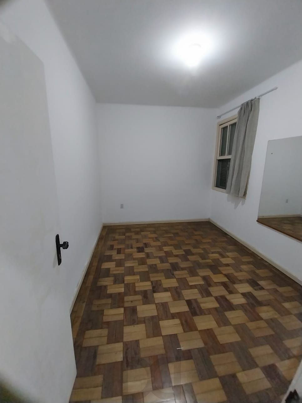 Oportunidade apto 2 dormitórios, c/ sacada em um deles e área de serviço. Centro Histórico P. Alegre. — foto 23