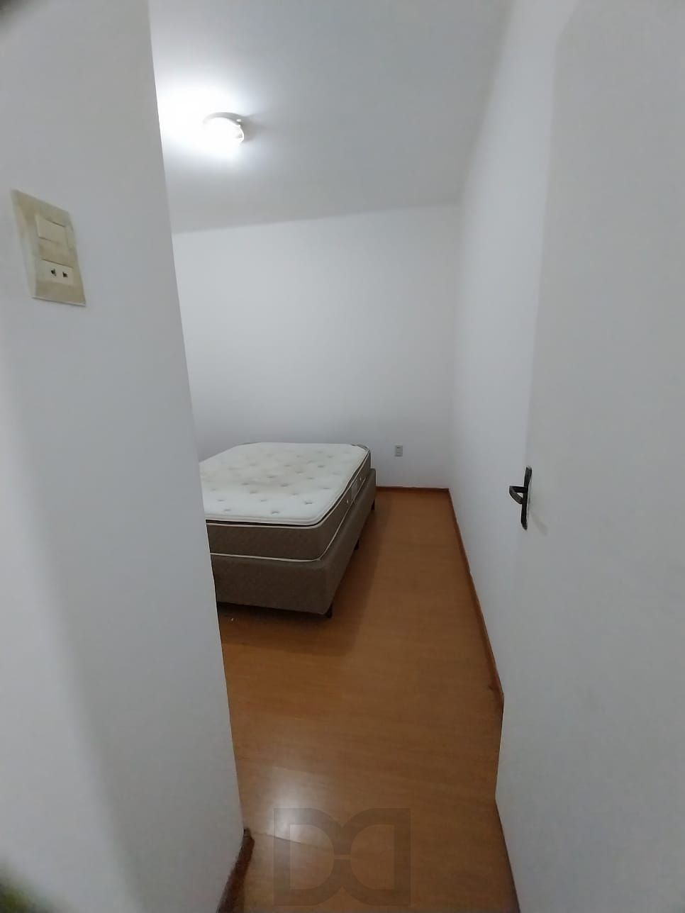 Oportunidade apto 2 dormitórios, c/ sacada em um deles e área de serviço. Centro Histórico P. Alegre. — foto 14