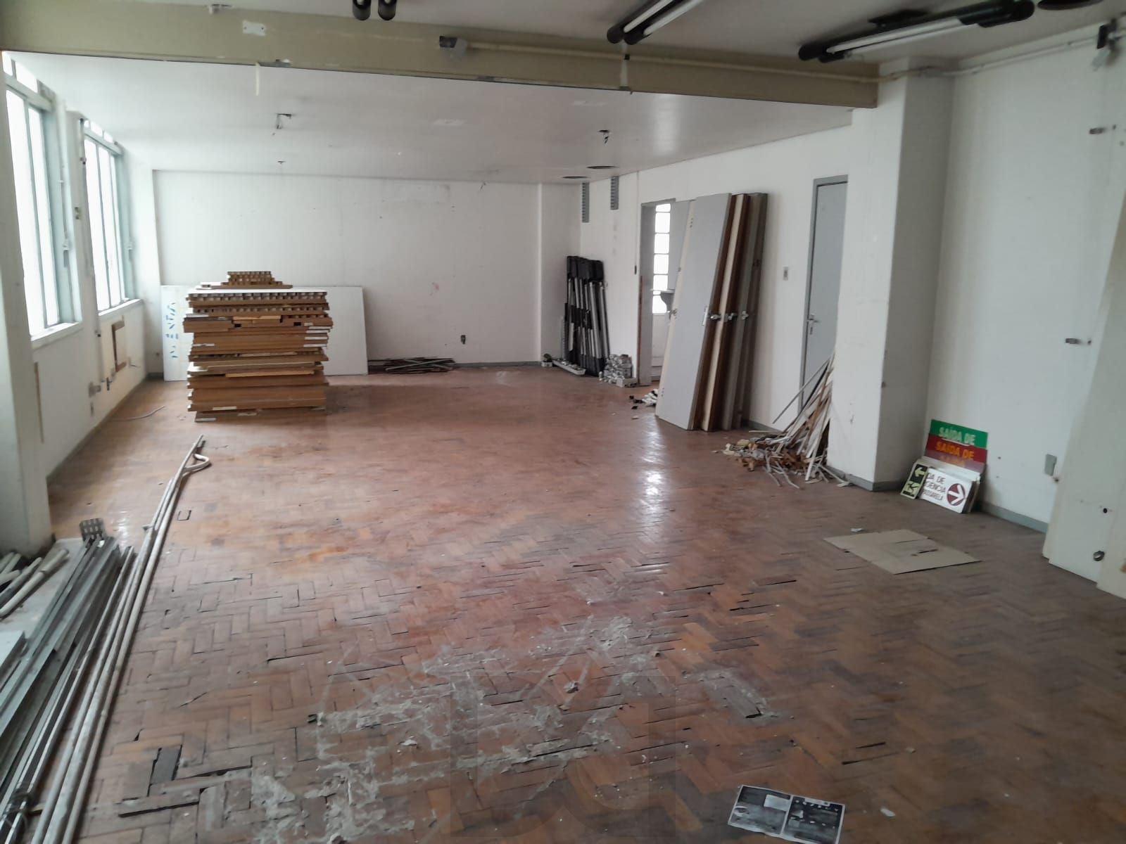 Salas com meio andar,para empresas ou órgãos públicos com 262,41m2 ,Centro — foto 21