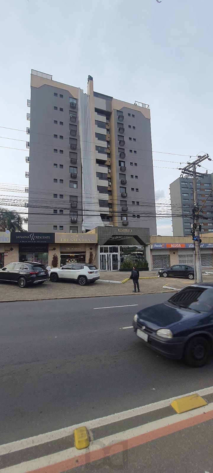 Excelente 2D C/Suíte e vaga coberta Três Figueiras - Porto Alegre — foto 4