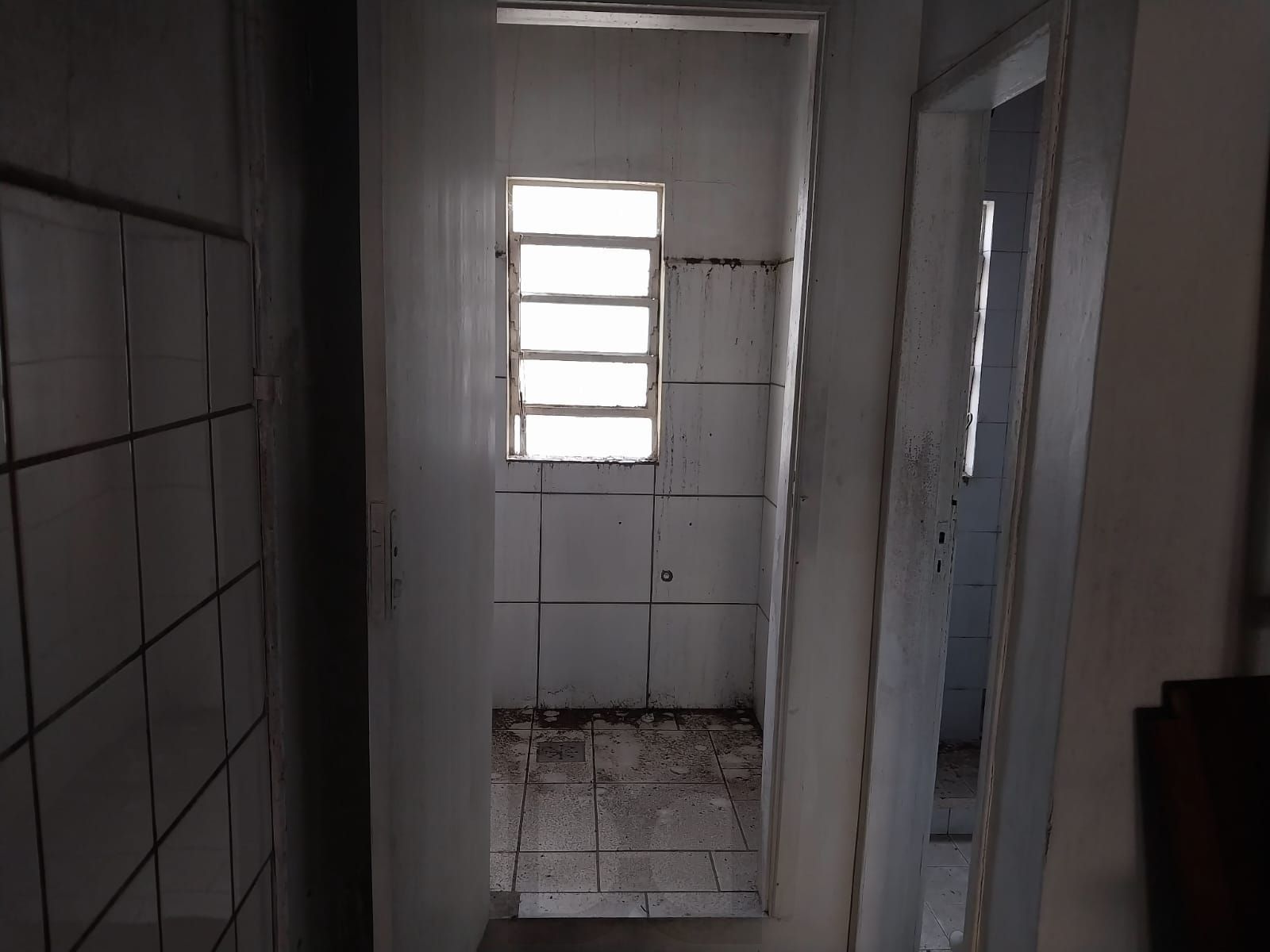 Loja Duplex na Duque de Caxias, desocupada espaço amplo. Preço atrativo. — foto 19