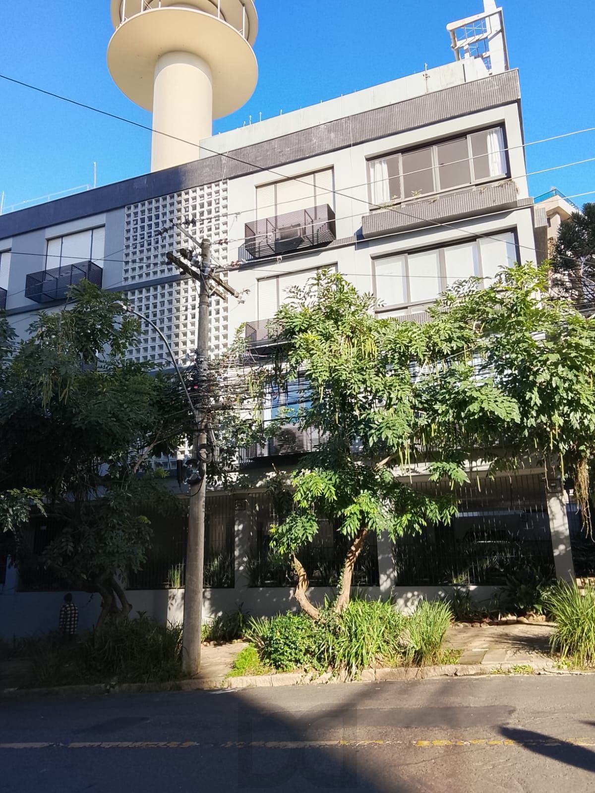 Oportunidade Única! Apartamento Semimobiliado de 3 Quartos e 1 Suíte Região Nobre em Porto Alegre — foto 2