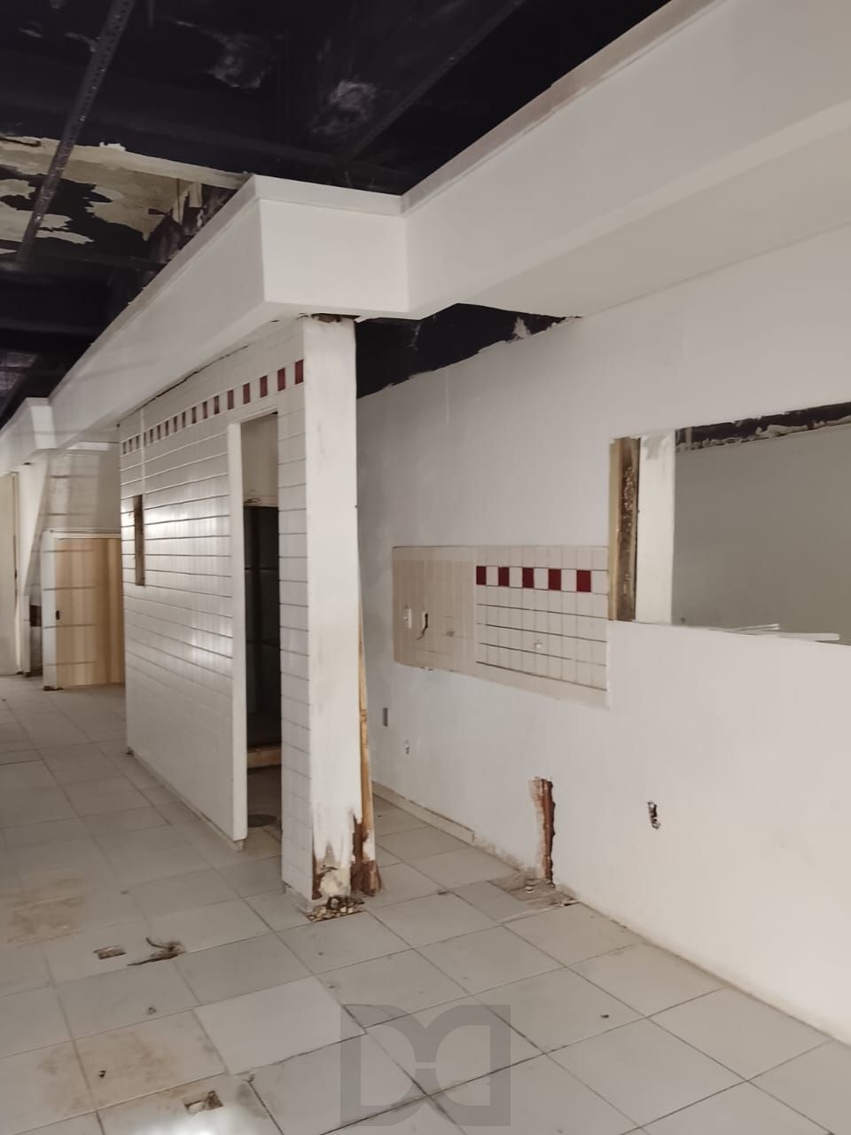 Loja Duplex na Duque de Caxias, desocupada espaço amplo. Preço atrativo. — foto 56