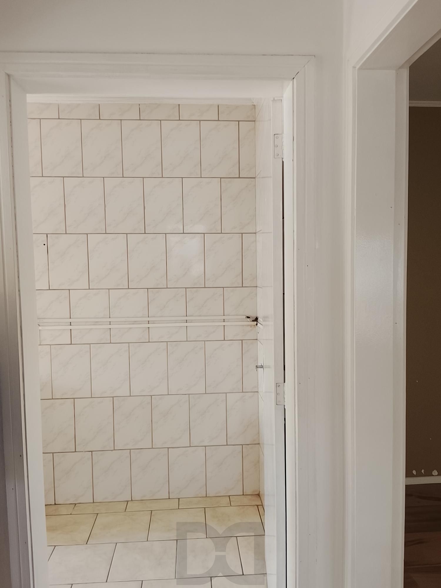 Ótimo apartamento 1D, desocupado na Medianeira, preço atrativo. — foto 31