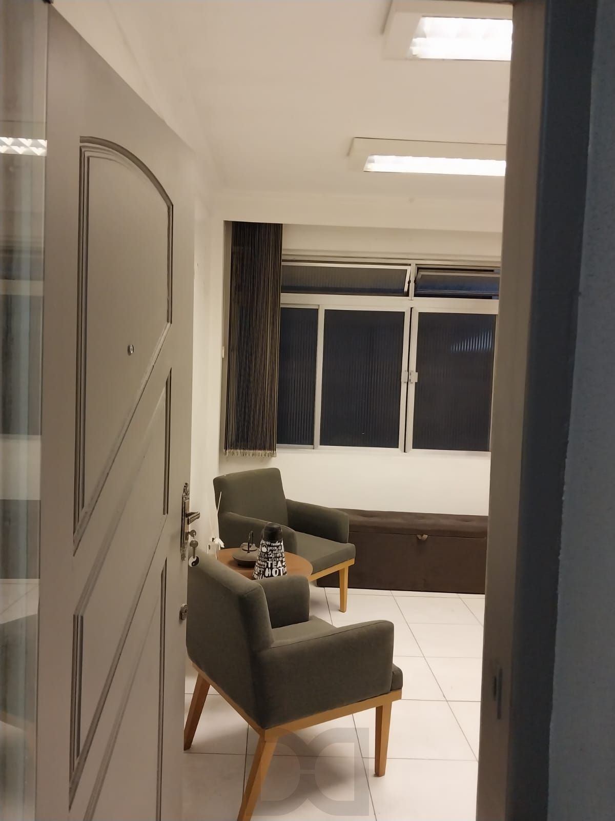 Oportunidade, conj. comercial, semimobiliado no centro de Porto Alegre. R$ 100.000,00 — foto 1