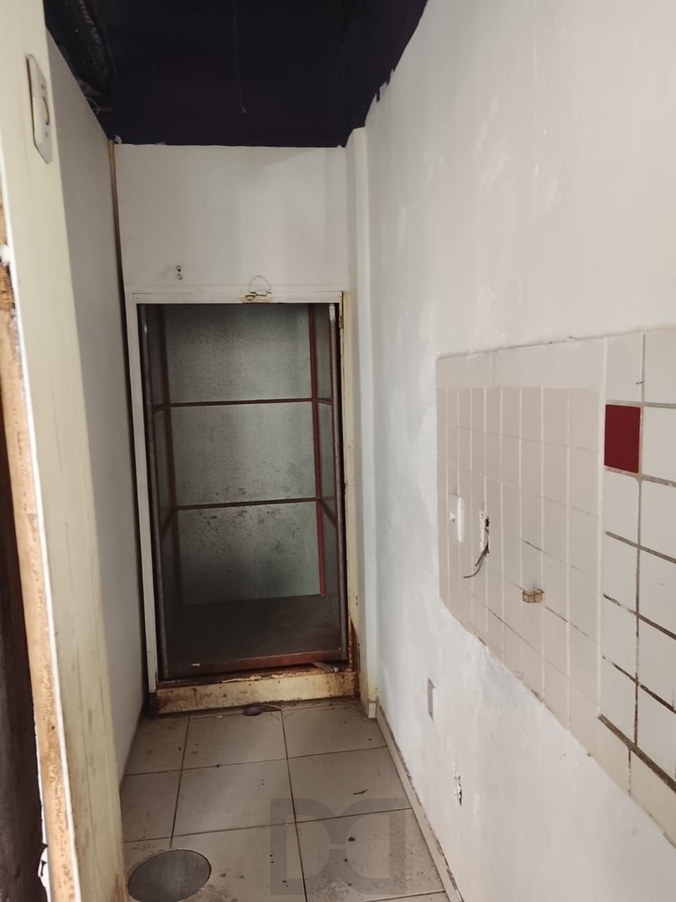 Loja Duplex na Duque de Caxias, desocupada espaço amplo. Preço atrativo. — foto 54