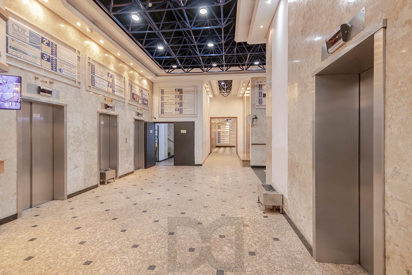 OPORTUNIDADE - Conjunto Comercial, meio andar inteiro com várias salas e salão! — foto 56