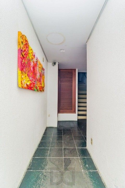 Sala,bairro Petrópolis, com ampla metragem,43,20M2, conservação impecável — foto 4