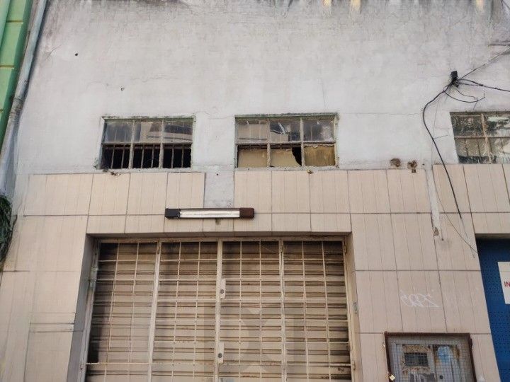 Loja Duplex na Duque de Caxias, desocupada espaço amplo. Preço atrativo. — foto 1