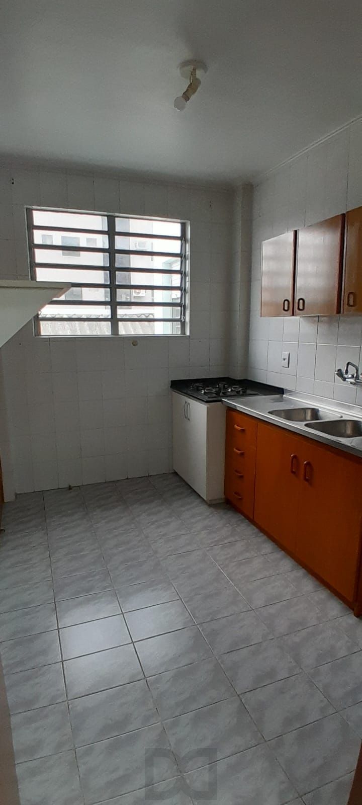 Prédio com 06 apartamentos, 02 Coberturas, com vagas. Bairro Independência. — foto 36
