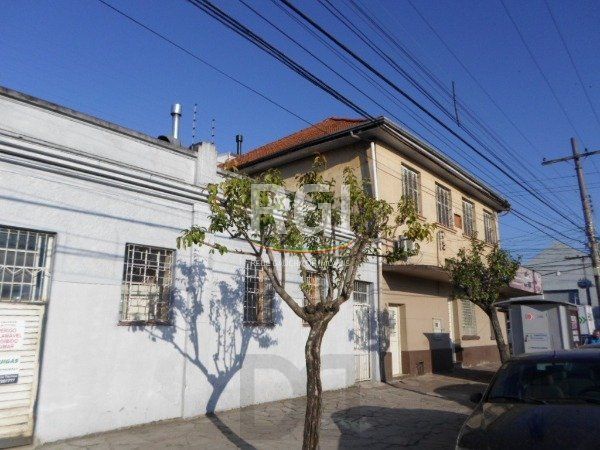 Prédio residencial e comercial, no bairro Navegantes em Porto Alegre — foto 1