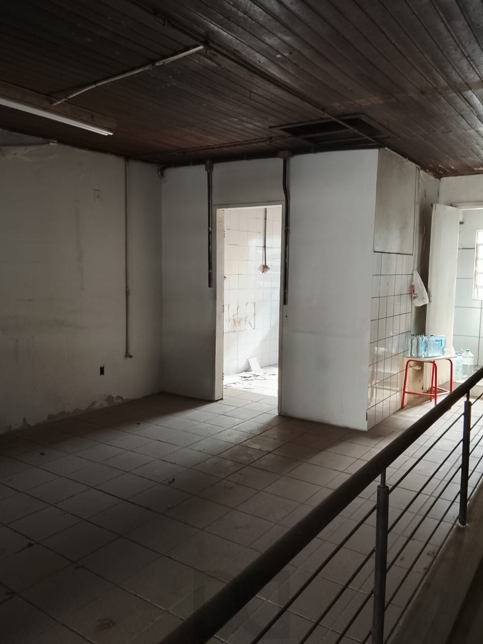 Loja Duplex na Duque de Caxias, desocupada espaço amplo. Preço atrativo. — foto 12