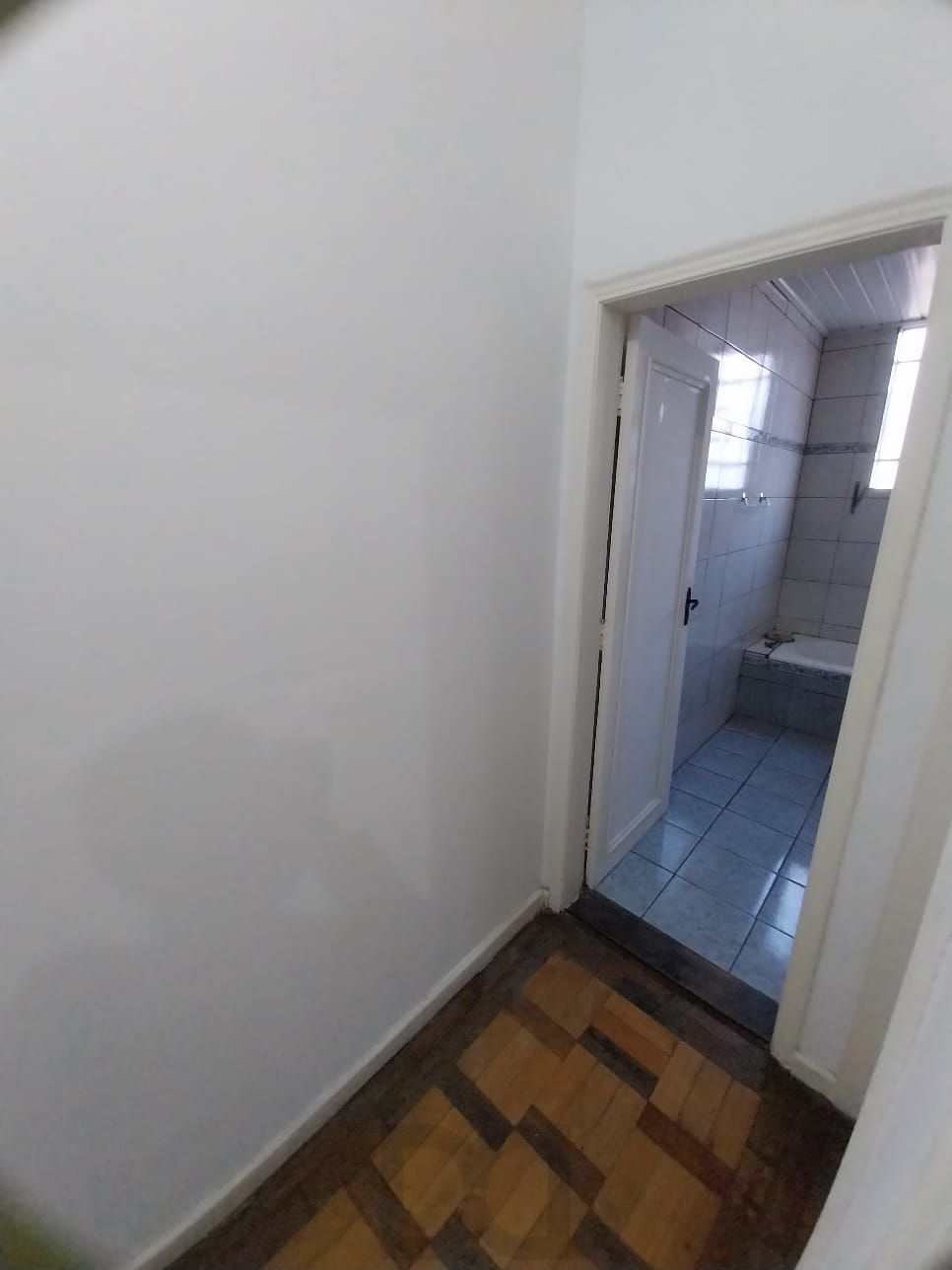 Oportunidade apto 2 dormitórios, c/ sacada em um deles e área de serviço. Centro Histórico P. Alegre. — foto 17