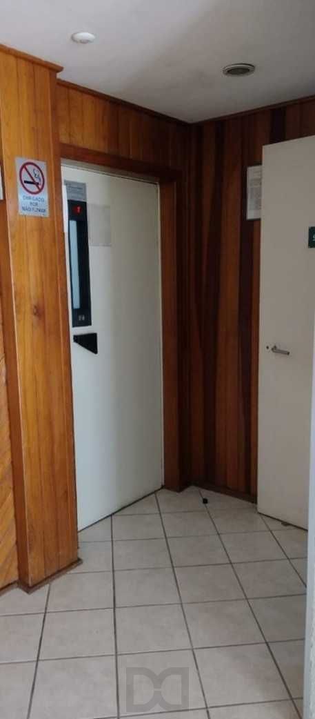 Oportunidade 1D semimobiliado na Cidade Baixa andar alto - Porto Alegre — foto 4