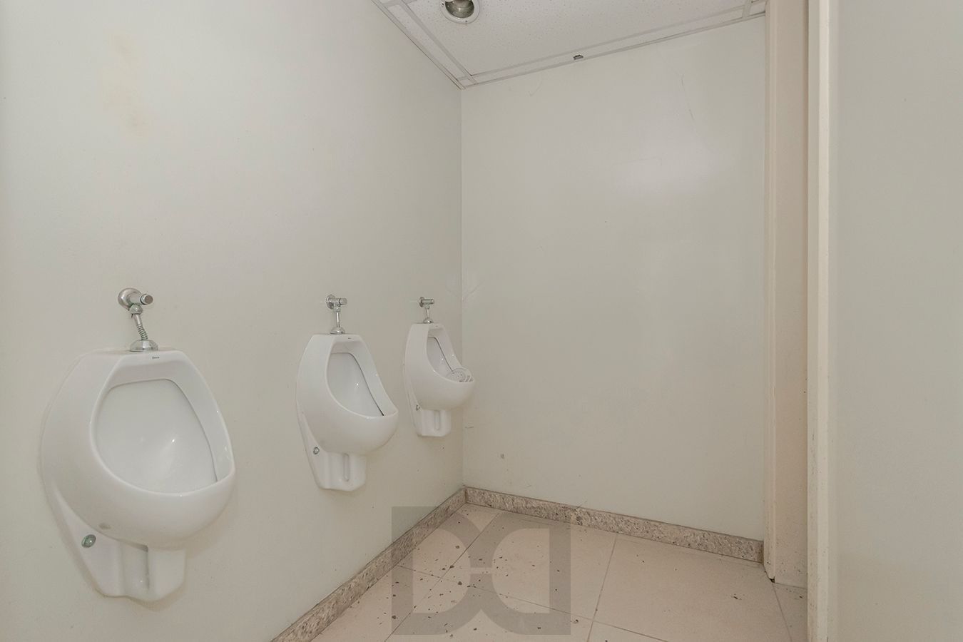 OPORTUNIDADE - Conjunto Comercial, meio andar inteiro com várias salas e salão! — foto 44