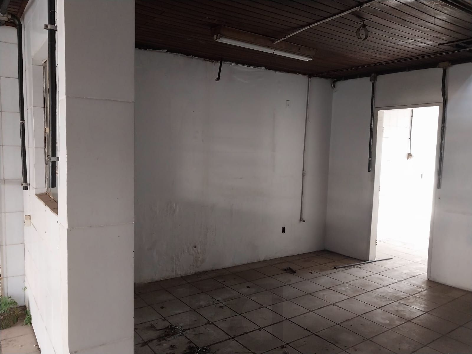Loja Duplex na Duque de Caxias, desocupada espaço amplo. Preço atrativo. — foto 5