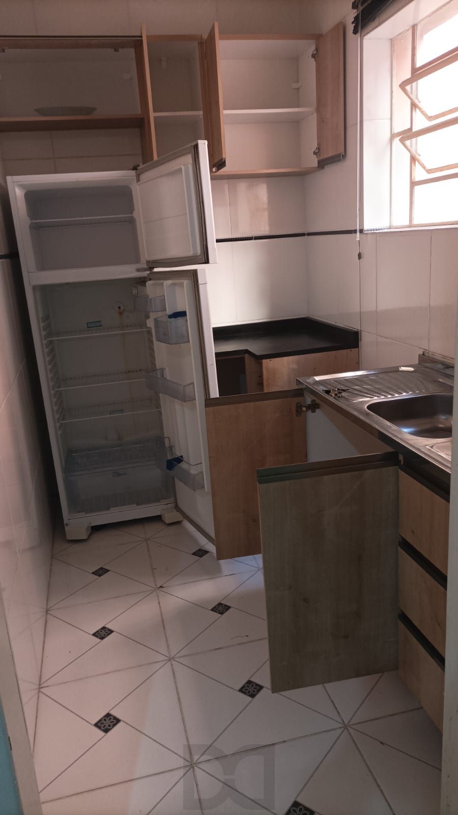JK / Kitnet AMPLO Cidade Baixa - 1 lance de escada Preço atrativo — foto 17