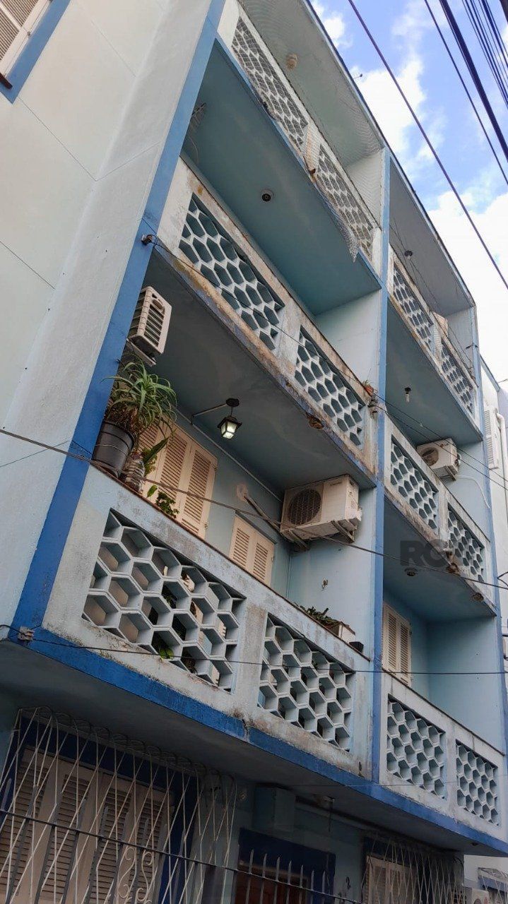 Apartamento na Luiz Manoel,2 dormitórios,desocupado,frente,bairro Santana — foto 1