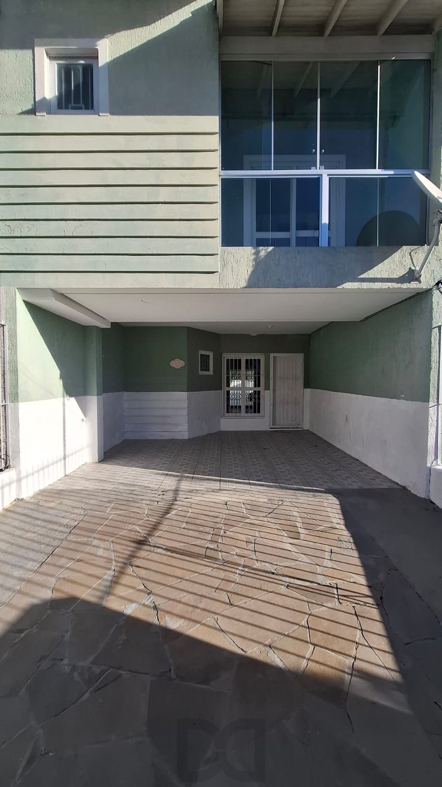 Excelente Casa / Sobrado na Zona Sul - Guarujá - Porto Alegre - preço competitivo! — foto 2