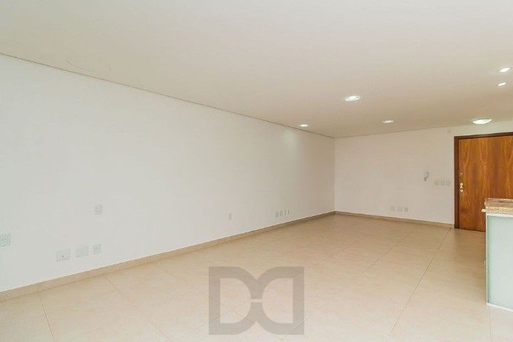 Sala,bairro Petrópolis, com ampla metragem,43,20M2, conservação impecável — foto 7