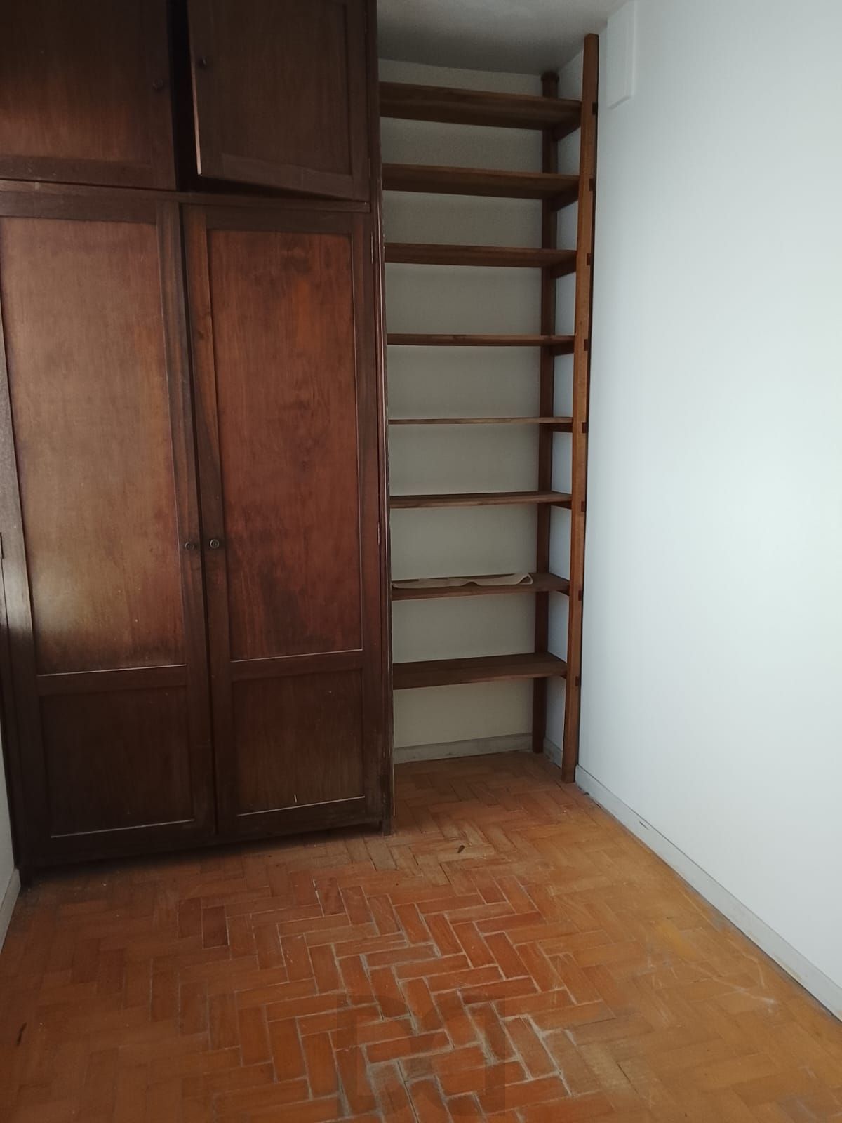 Oportunidade Única! Apartamento Semimobiliado de 3 Quartos e 1 Suíte Região Nobre em Porto Alegre — foto 13