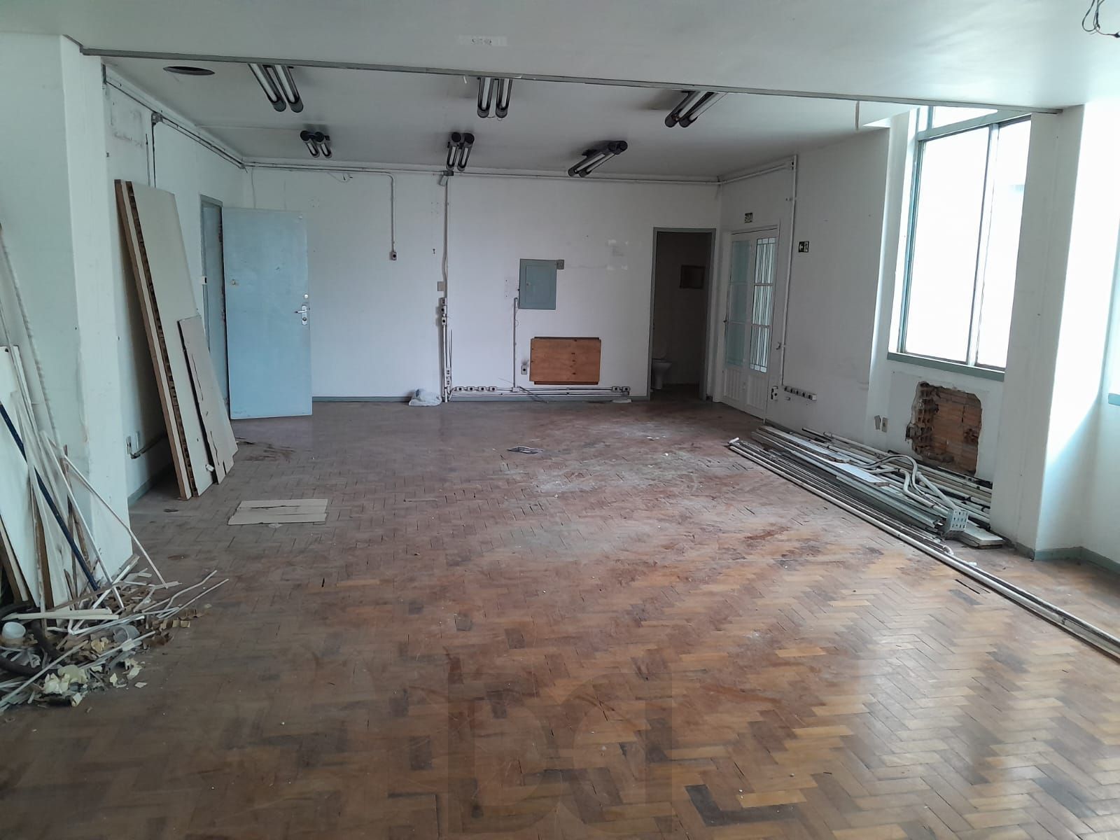 Salas com meio andar,para empresas ou órgãos públicos com 262,41m2 ,Centro — foto 19