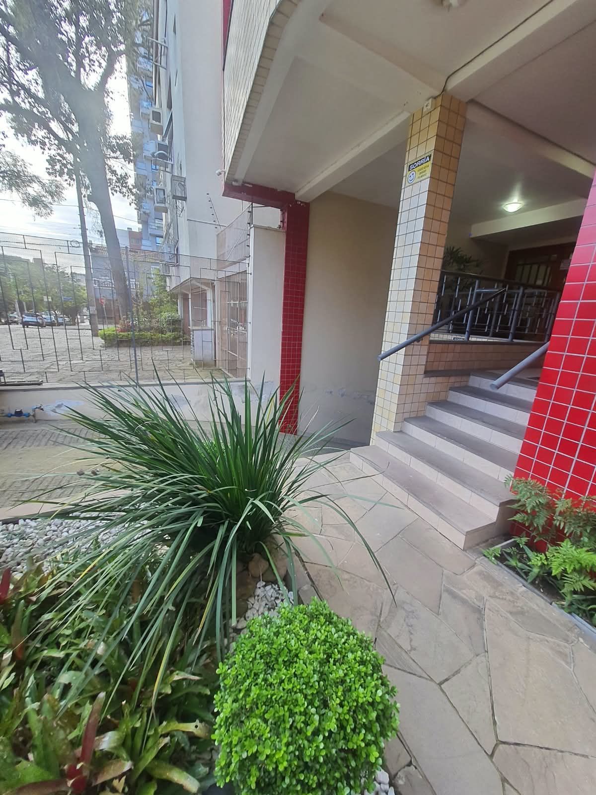 Encantador apto 2D c/sacada, 55 m² no Menino Deus - Porto Alegre — foto 1