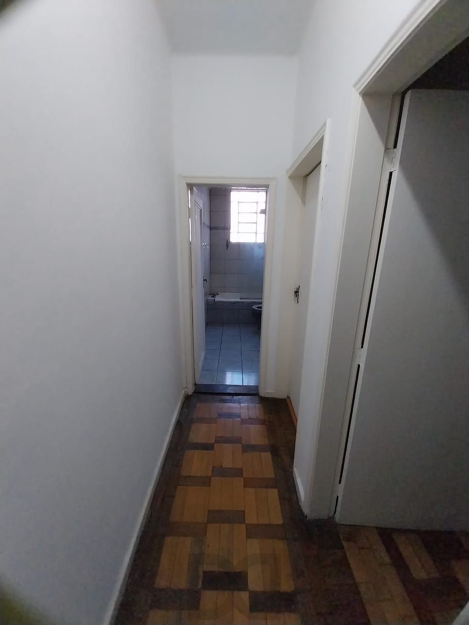 Oportunidade apto 2 dormitórios, c/ sacada em um deles e área de serviço. Centro Histórico P. Alegre. — foto 22