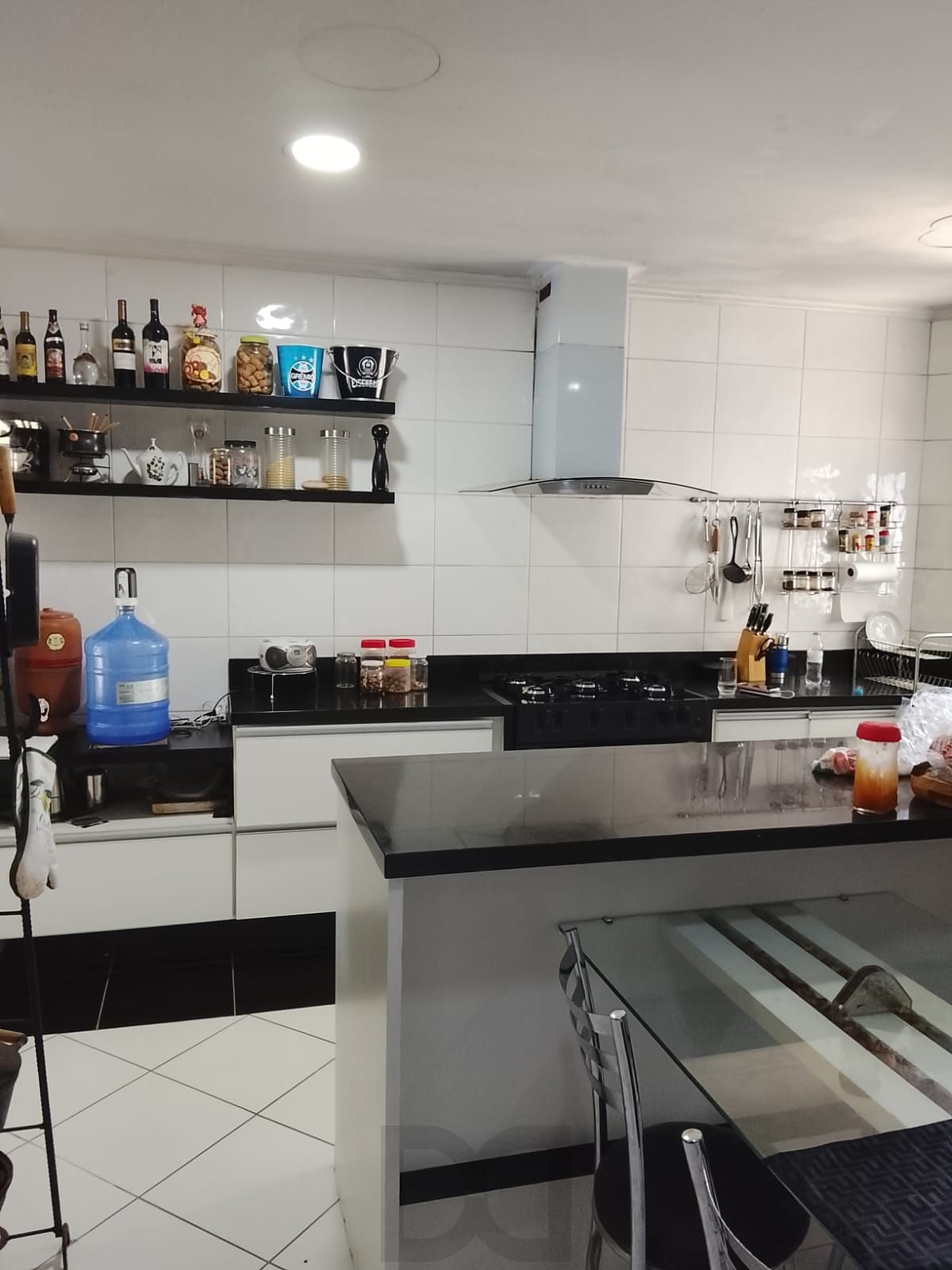 CASA / SOBRADO 5D e 10 vagas 3 Banheiros - Pátio enorme c/ Jacuzi e Pergolado - Living 3 ambientes - Sta Teresa — foto 31